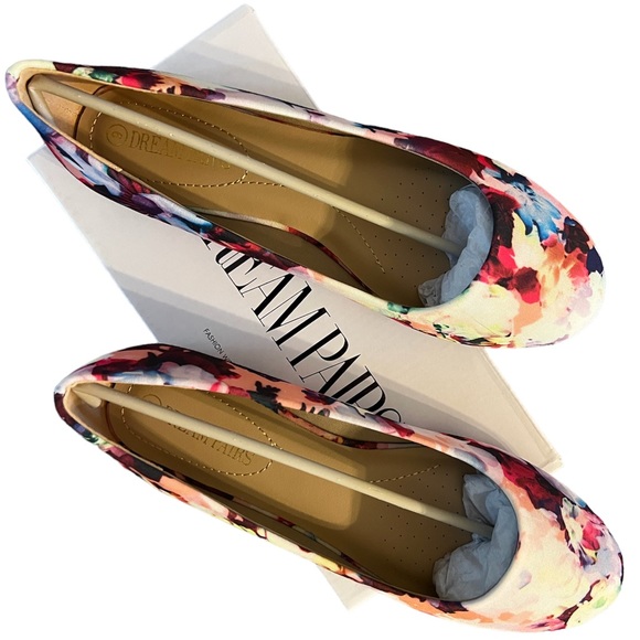Ballet flats, floral, size 9, never worn - Picture 2 of 3
